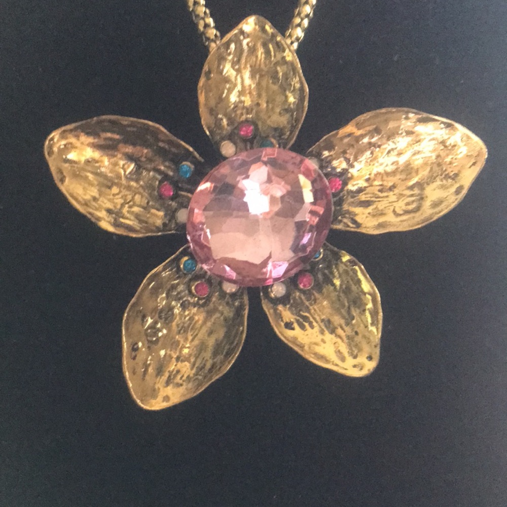 Betsy Johnson Purple flower Necklace - Picture 4 of 4